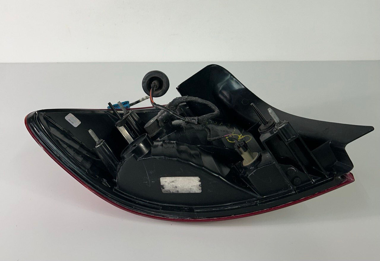 2000 2001 2002 2003 Ford Taurus Right Passenger side Tail Light OEM