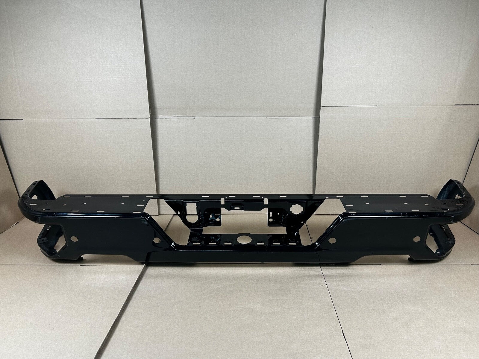 19-23 CHEVY SILVERADO/GMC SIERRA 1500 REAR BUMPER W/ HOLES & DUAL EXHAUST OEM
