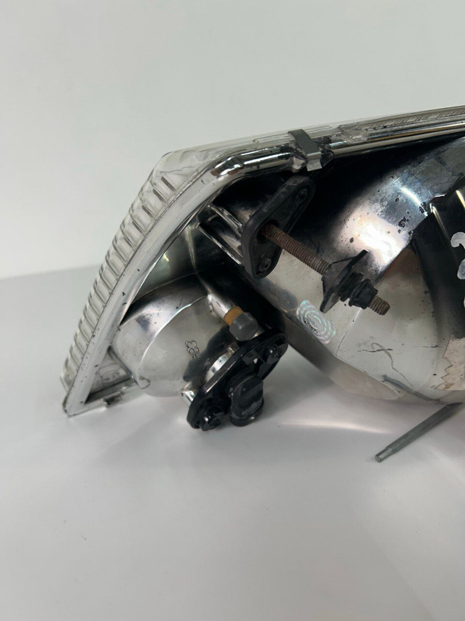 2002 - 2005 FORD EXPLORER FRONT RIGHT PASSENGER SIDE HEADLIGHT OEM 02 03 04 05
