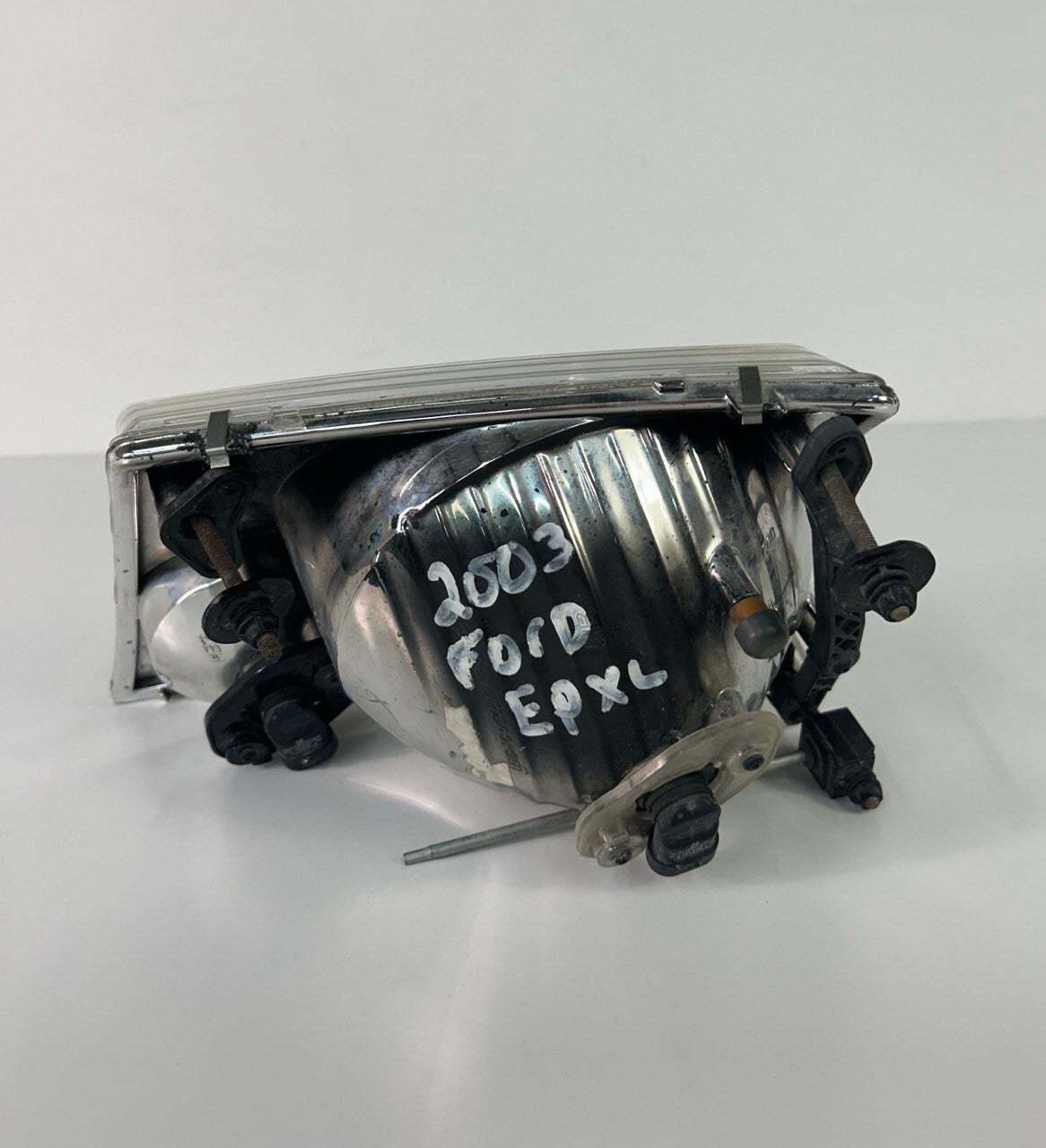 2002 - 2005 FORD EXPLORER FRONT RIGHT PASSENGER SIDE HEADLIGHT OEM 02 03 04 05