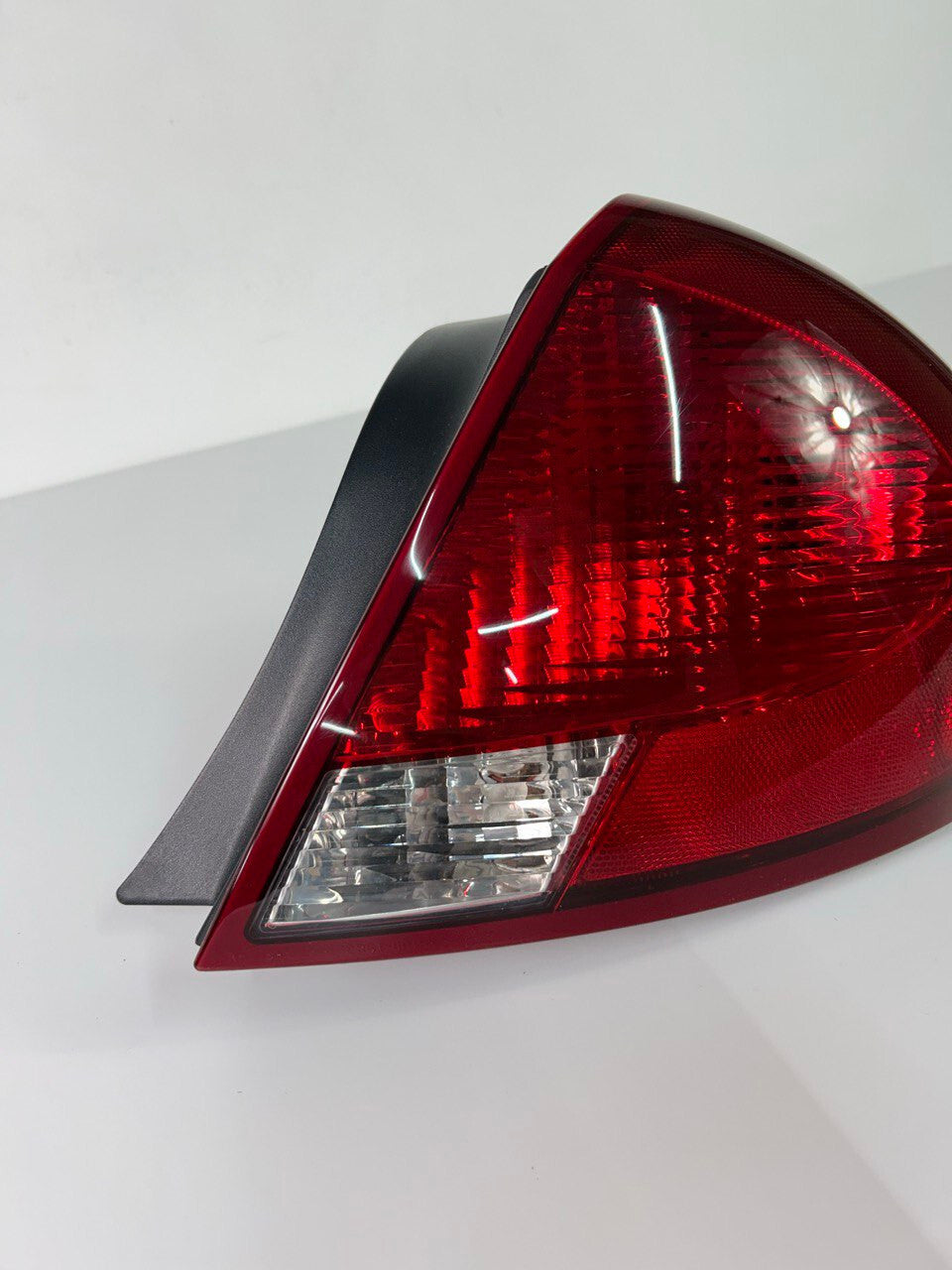 2000 2001 2002 2003 Ford Taurus Right Passenger side Tail Light OEM