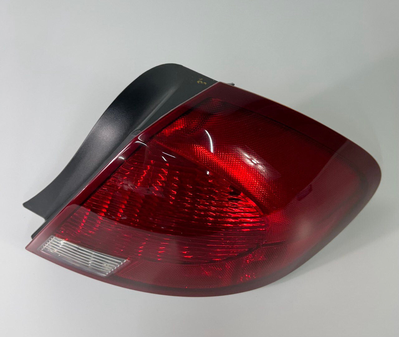 2000 2001 2002 2003 Ford Taurus Right Passenger side Tail Light OEM