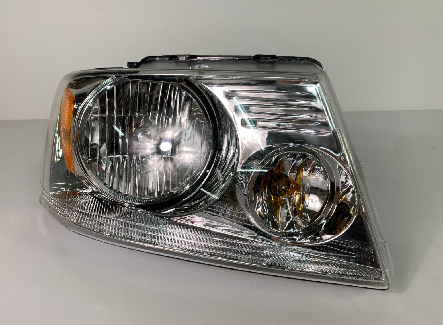 2003 2004 2005 2006 Ford Expedition Right Passenger Halogen Chrome Headlight OEM